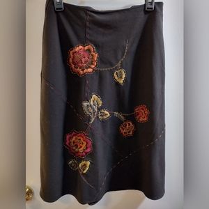 Sunny Leigh skirt. Black size 6. Stich flower design on front. Mid length